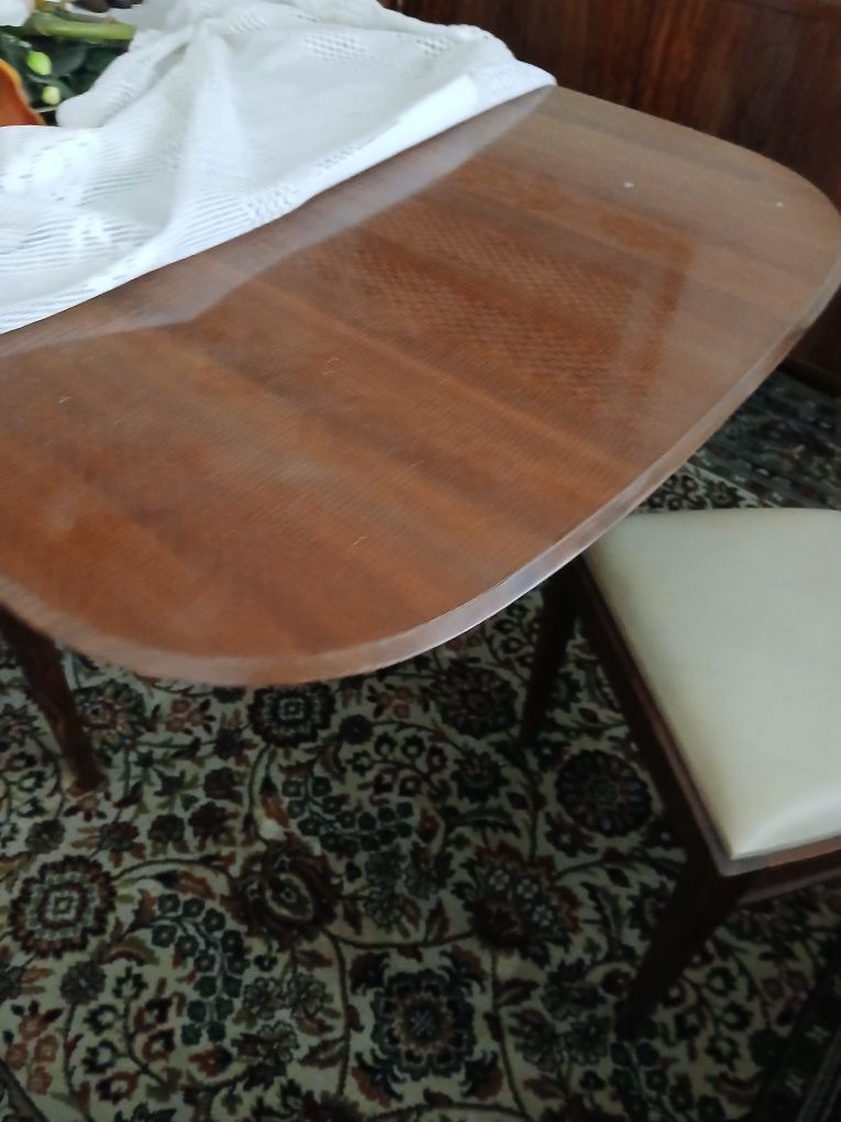 Mesa com 6 cadeiras