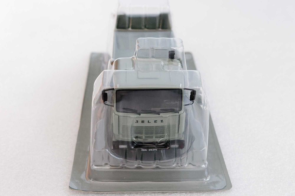 1:43 JELCZ C620 skrzyniowy Kultowe ciężarówki PRL Premium DeAgostini