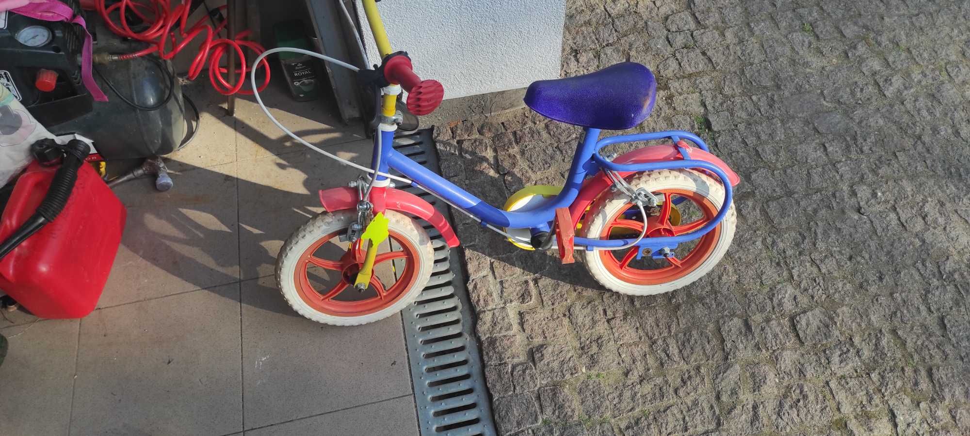Rowerki biegowe dla dzieci i 2 normalne rowerki.