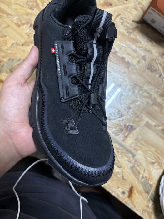 Жіноча трекінгові кросівки/для міста ON Running CloudAway розмір 40.5