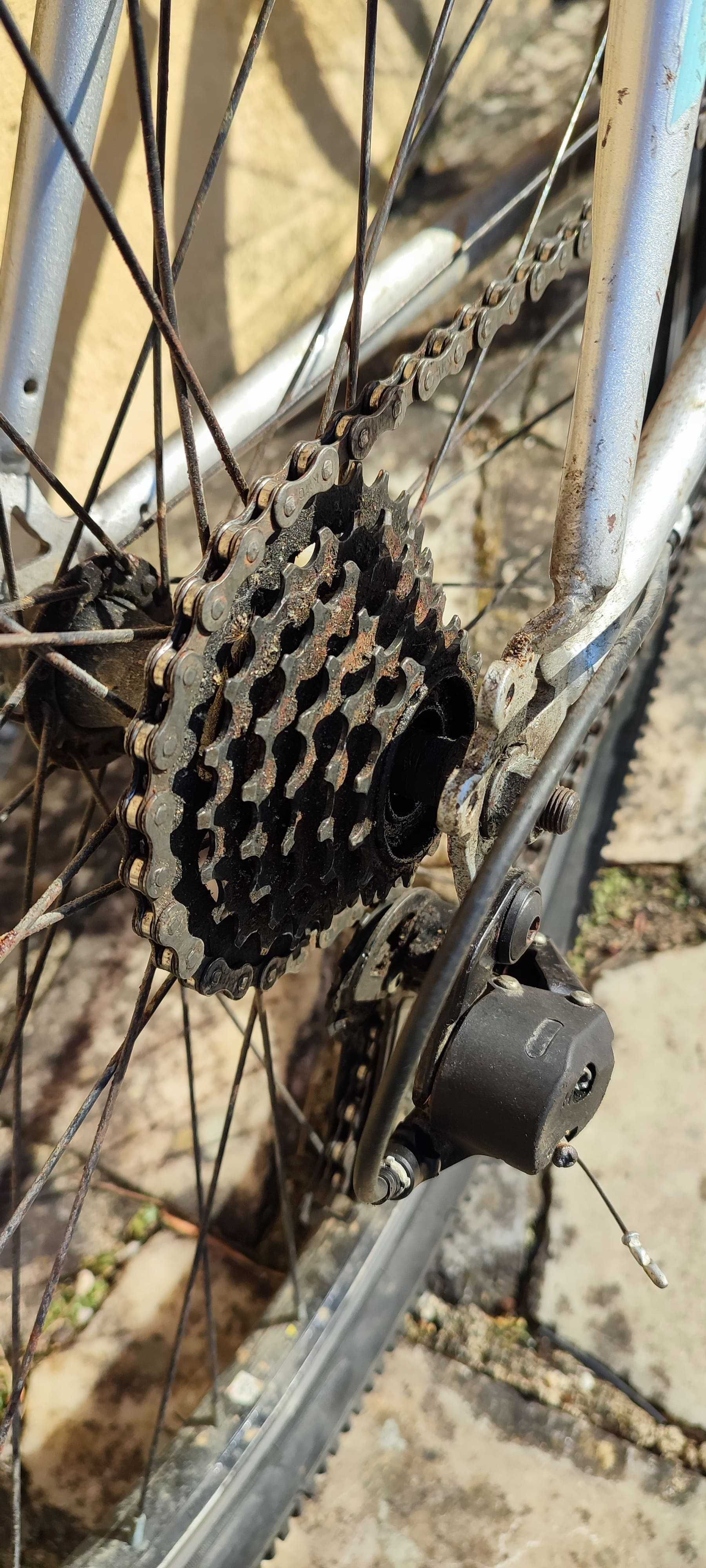 Bicicleta, rodas 26 polg., 18 mudanças (Shimano)