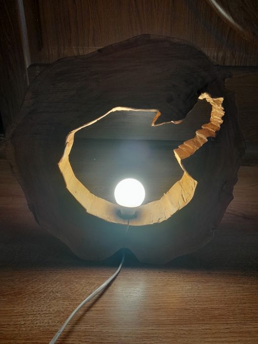 Дерев'яний світильник