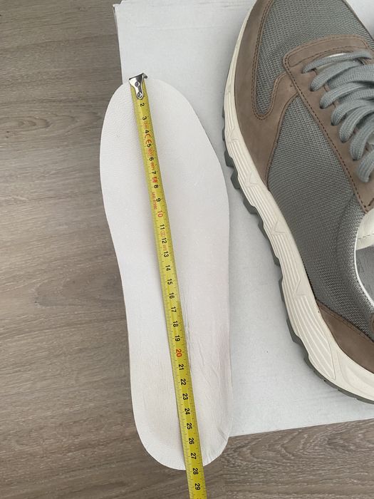 Кросівки 42 розмір