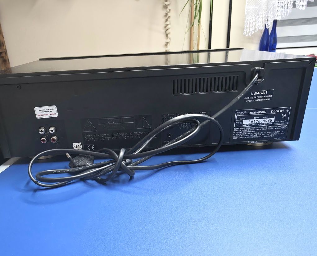 Magnetofon kaseciak Denon DRM-650S.