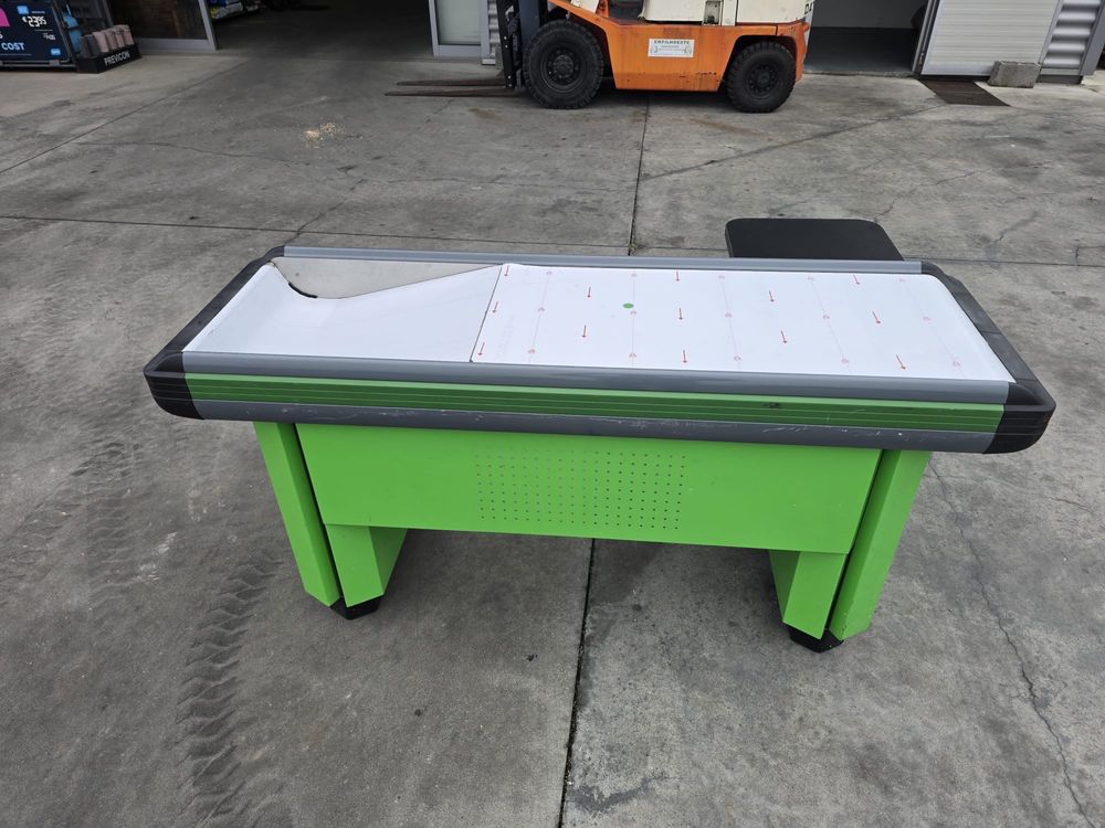 Balcão de supermercardo em forma de L