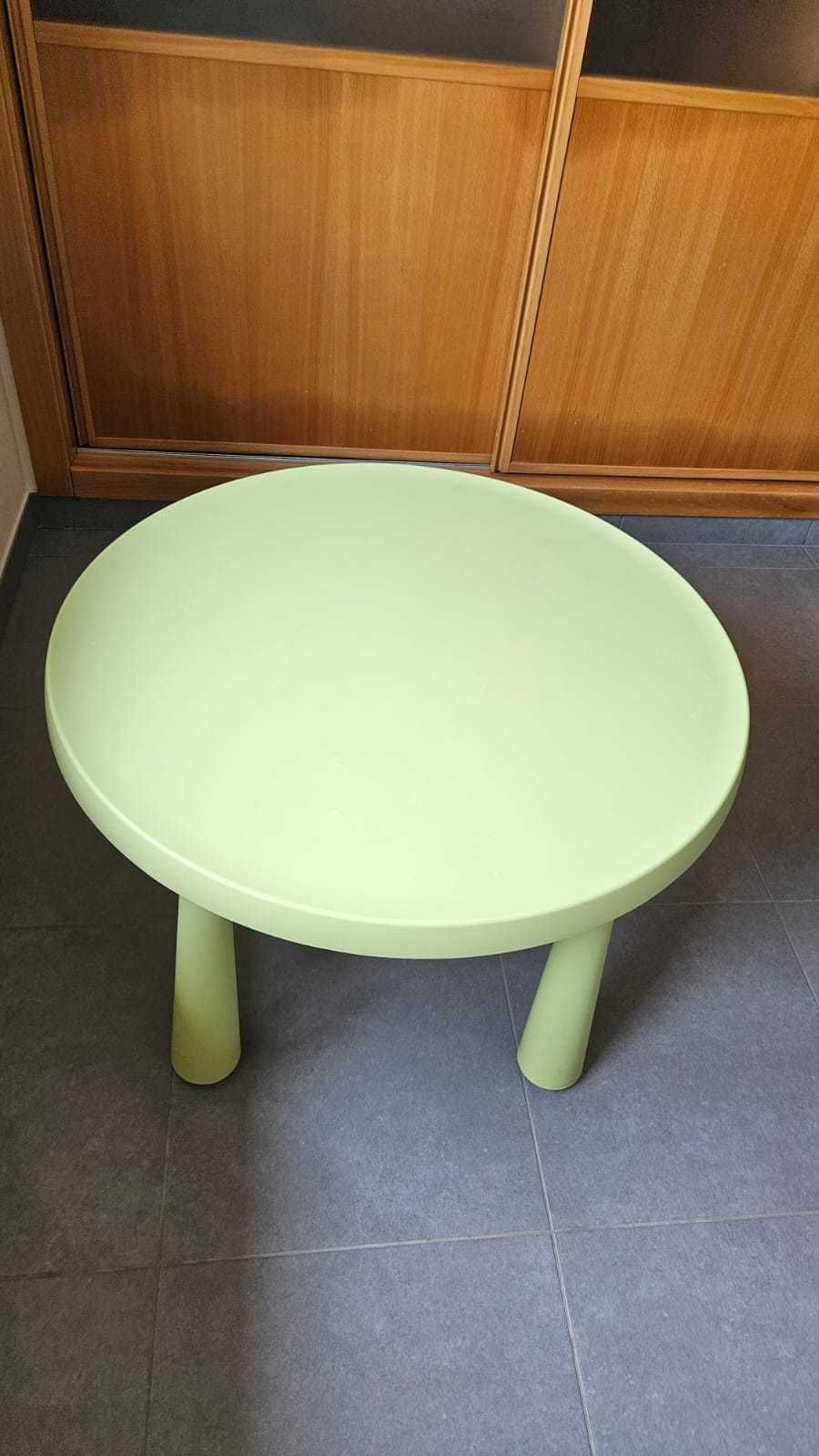 Mesa e cadeira de criança