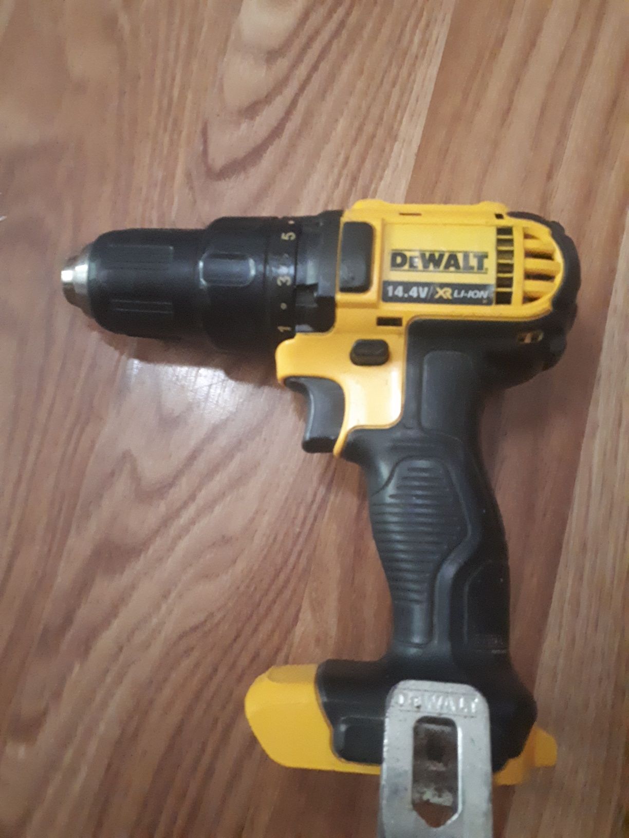 Шуруповерт DeWalt dsd 730