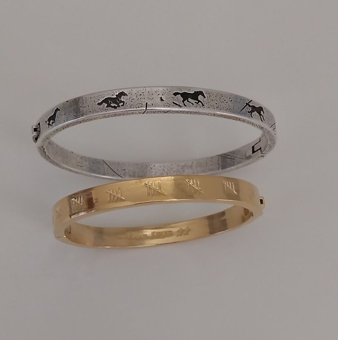 Duas pulseiras originais TwoJeys