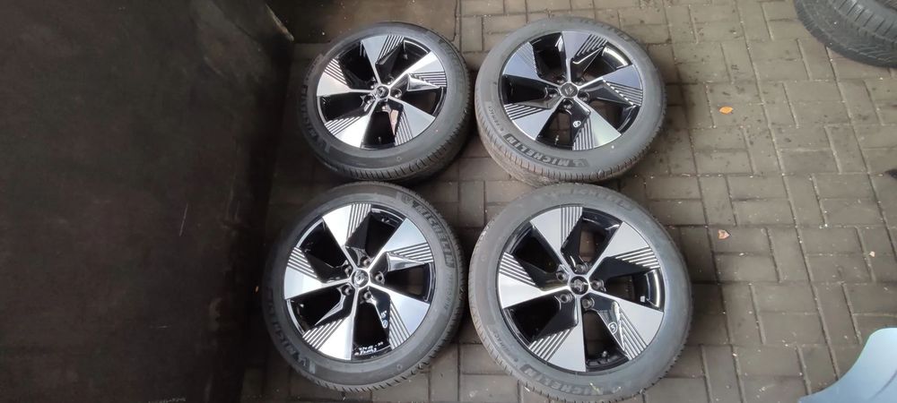 Felgi 403003990R 5x114,3 7Jx18 Cali Renault Megane E TECH Komplet