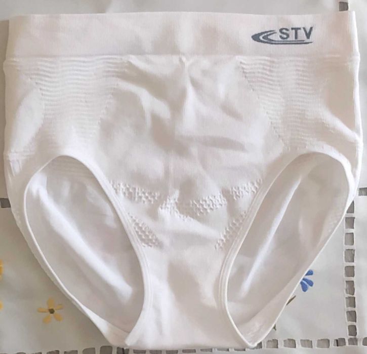 Wyszczuplające bezszwowe  białe majtki marki STV roz. M