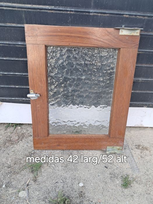 Janela de madeira antiga