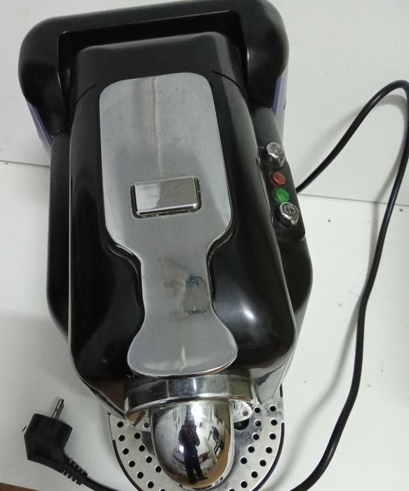 Maquina de café cápsulas marca delta  a funcionar bem