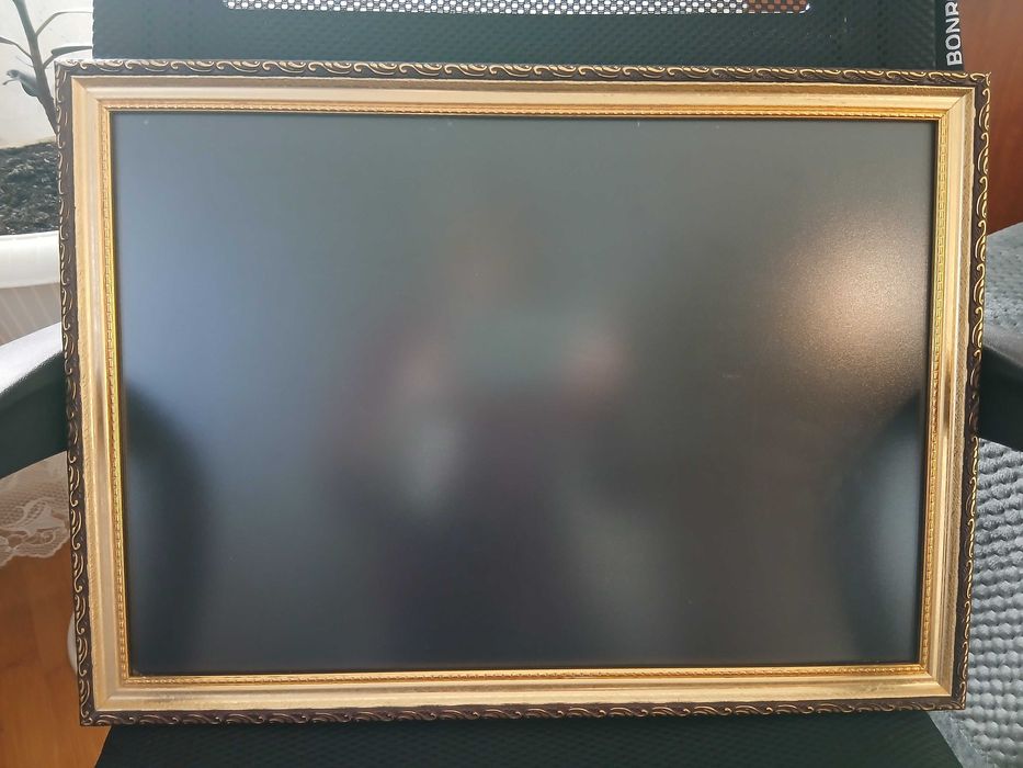 Рамка на картину нова не підійшла по розміру...