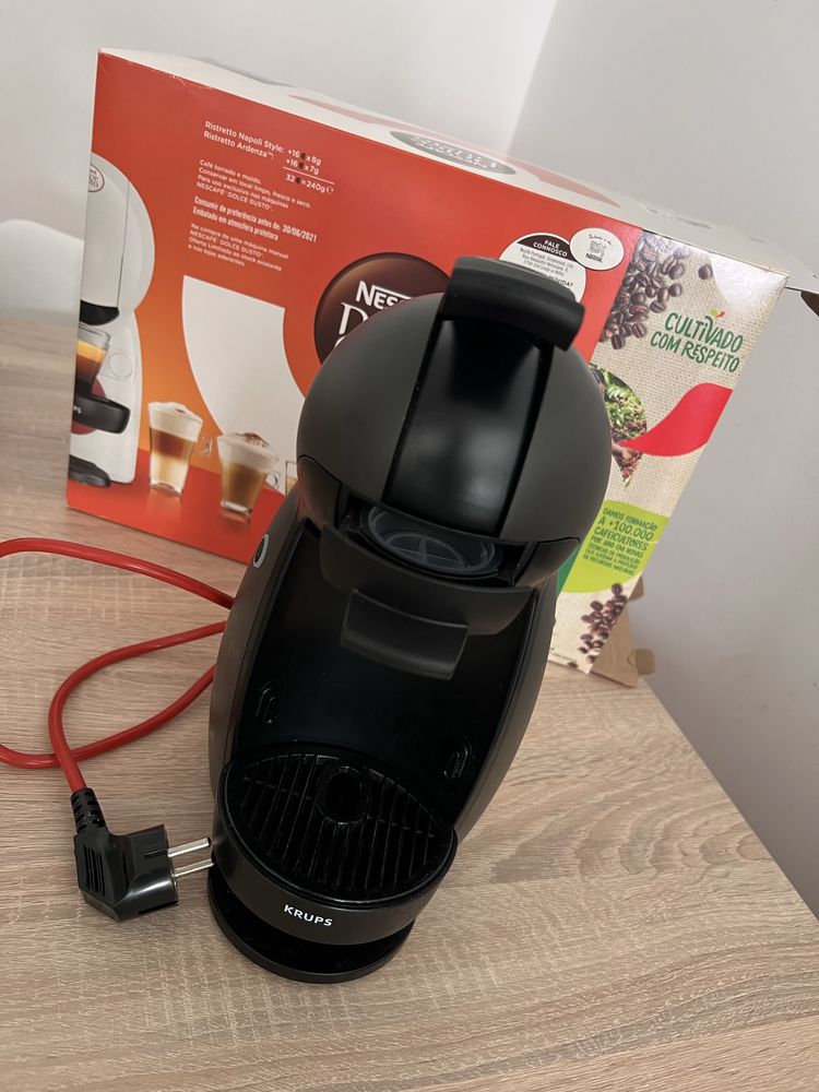 Máquina de Café/ Bebidas Dolce Gusto®