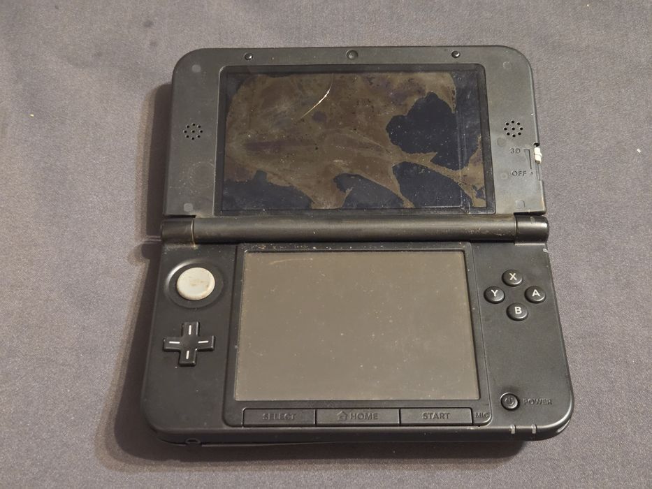 Nintendo 3DS XL LL uszkodzona