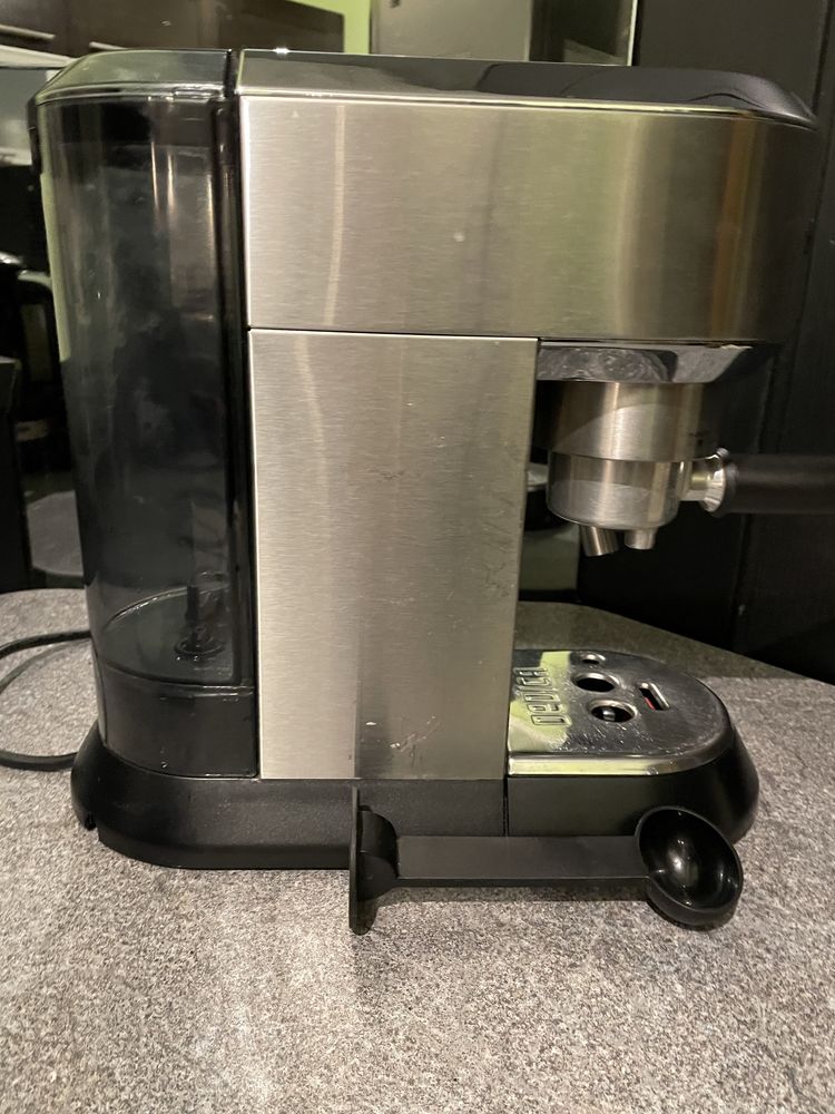 Ekspres DELONGHI Dedica Style EC685.W
