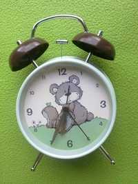 Fajny zegar z budzikiem dla dzieci.