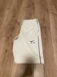 Biale spodnie Nike