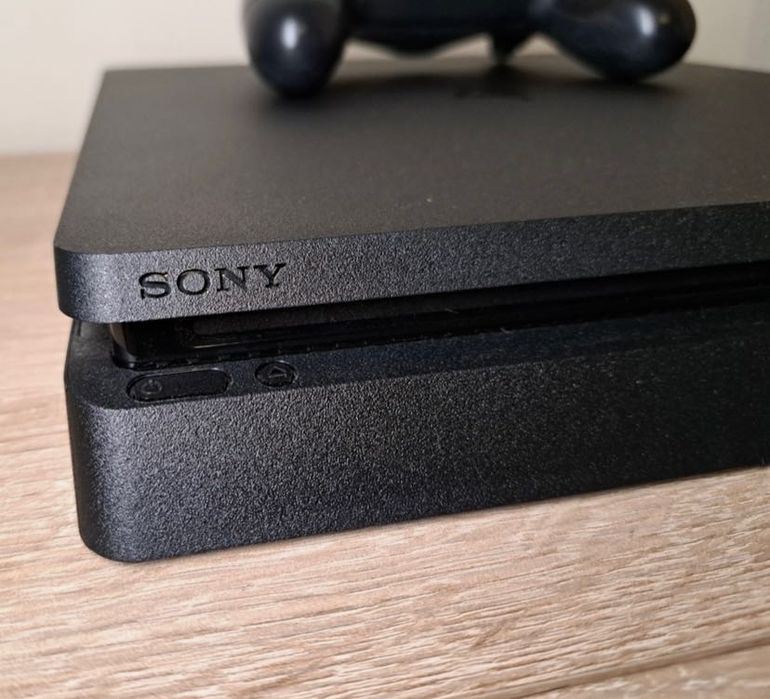 PS4 Slim (500GB)