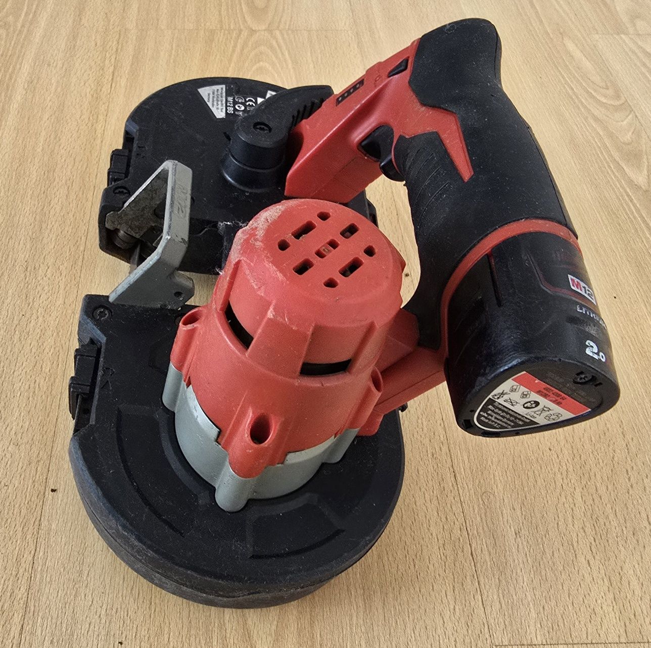 MILWAUKEE M12 BS Piła Taśmowa Akumulatorowa 12V + Akumulator 2.0Ah