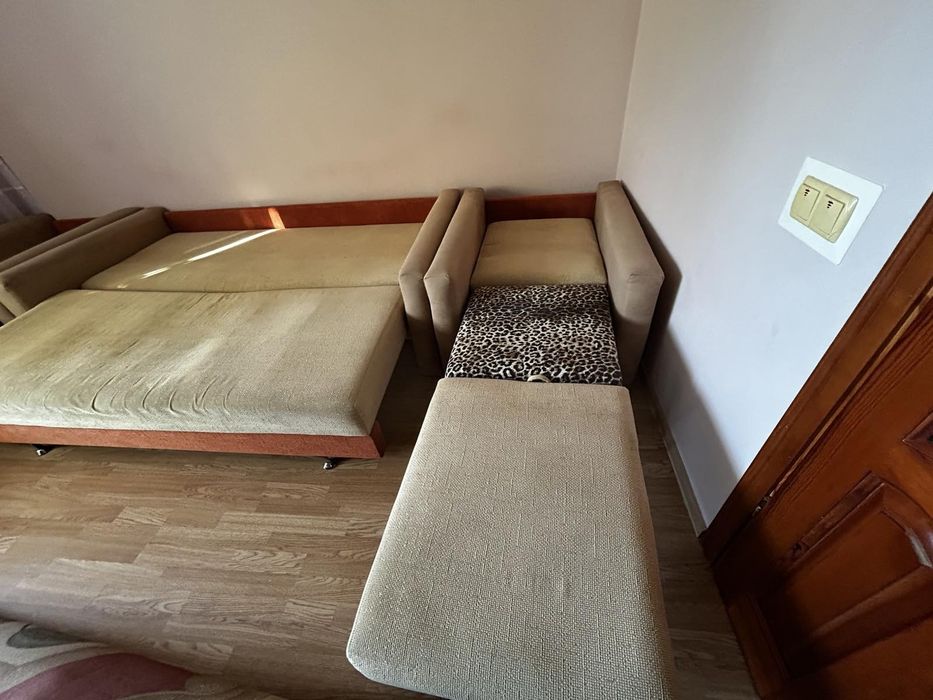 Диван та мягкі крісла