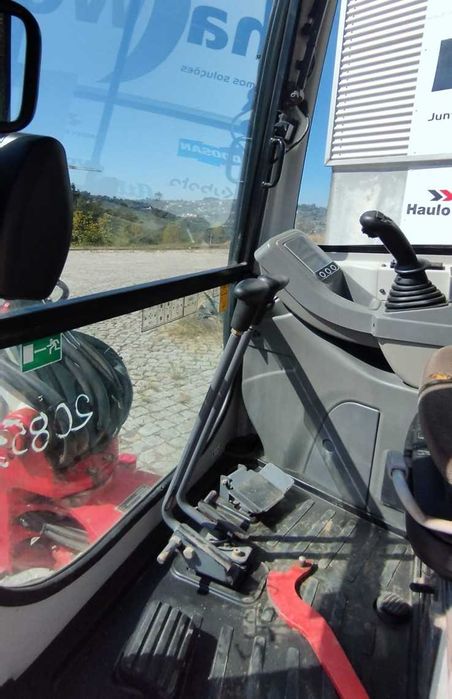 Minigiratória de rastos Takeuchi TB225