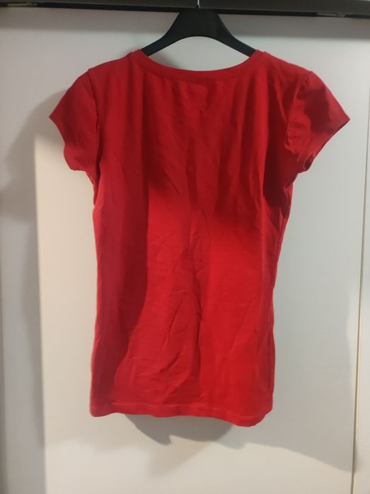 Koszulka czerwona z napisem Moshino