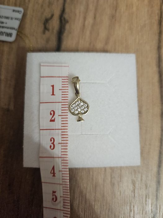 Złoty wisiorek zawieszka Briju PIK