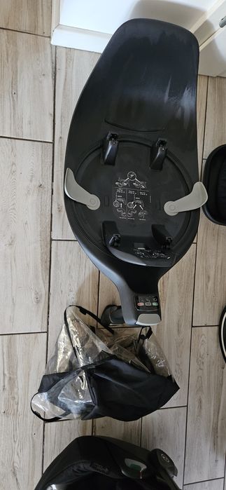 Wózek Cybex Priam 4.0 w zestawie 2w1 lyb 4w1 z bazą obrotową Cybex.