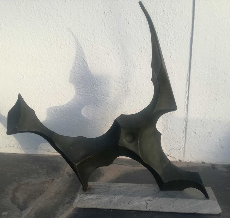 Escultura em ferro fundido