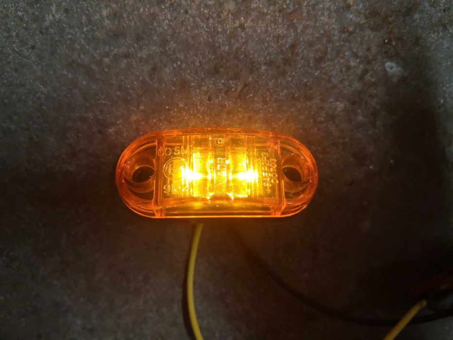 Lampka  led obrysowa pomarańczowa boczna 12v 24v przyczepka naczepa
