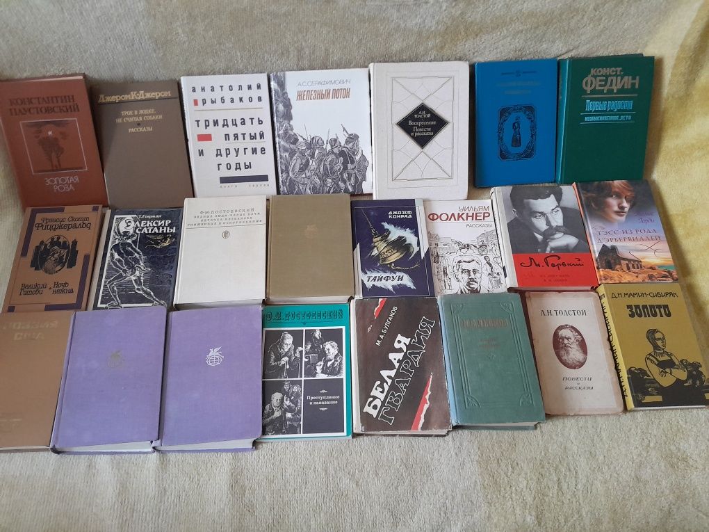 Продам книжки У. Фолкнера, К. Маккалоу, В. Пелевіна та інших.