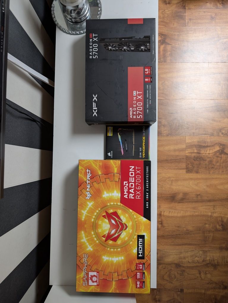 Pudełka - rx 6700xt rx 5700xt Corsair sapphire xfx