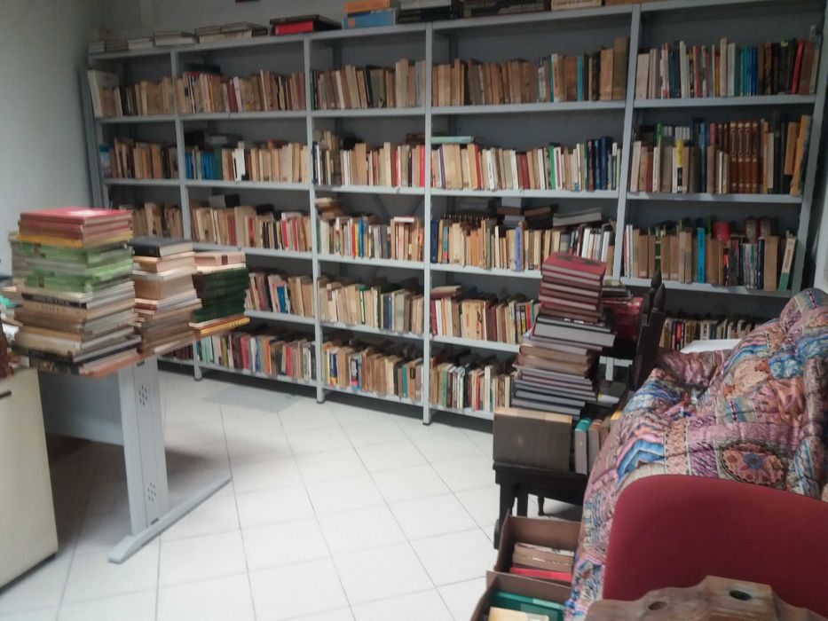 Livros muito antigos, livros antigos e livros recentes