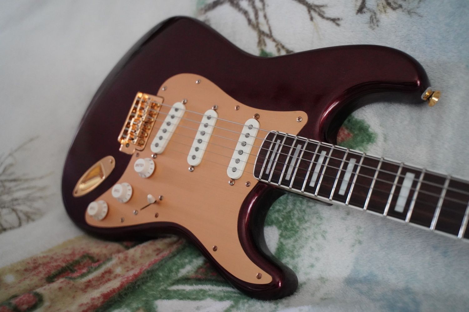 FENDER SQUIER 40TH Anniversary Stratocaster Gold