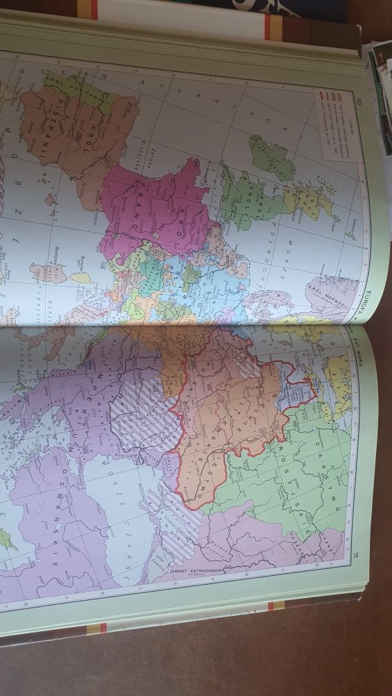 Atlas historyczny świata + Polistyczny Atlas świata