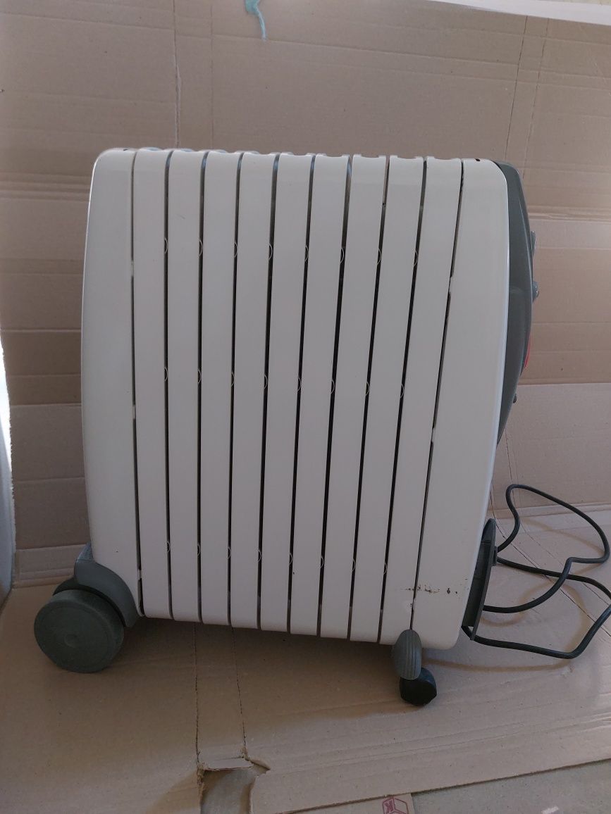 электрический масляный радиатор Delonghi Rapido