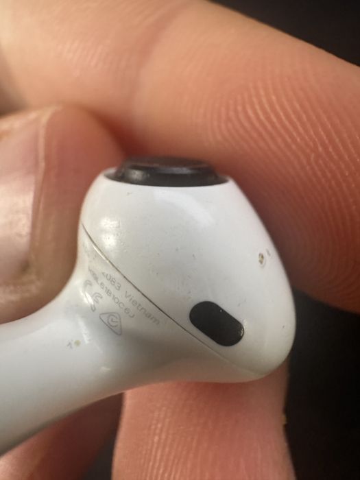 Jedna Słuchawka AirPods Pro (prawa)