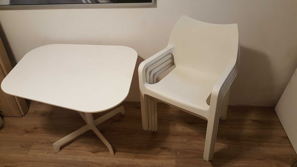 Stół i krzesła z lanego plastiku, zestaw niezniszczalny przez pogodę
