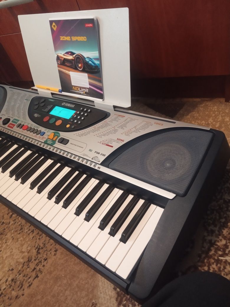 YAMAHA PSR - 240 , синтезатор