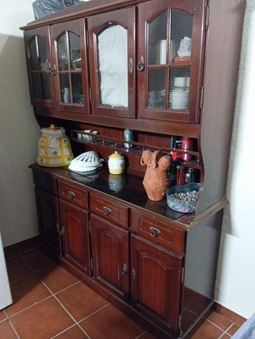 Vendo um móvel Louceiro e uma Escrivaninha em mogno maciço