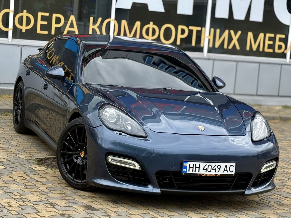 Porsche panamera GTS 4.8 2012