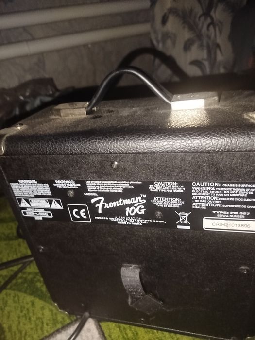 СРОЧНО! Комбік+ кабель Fender 10w