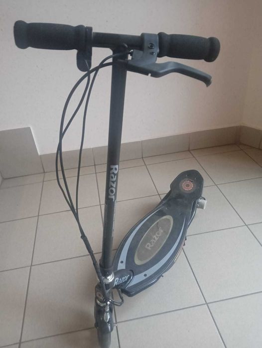 Hulajnoga elektryczna RAZOR Power Core E90 16km 90W 6"
