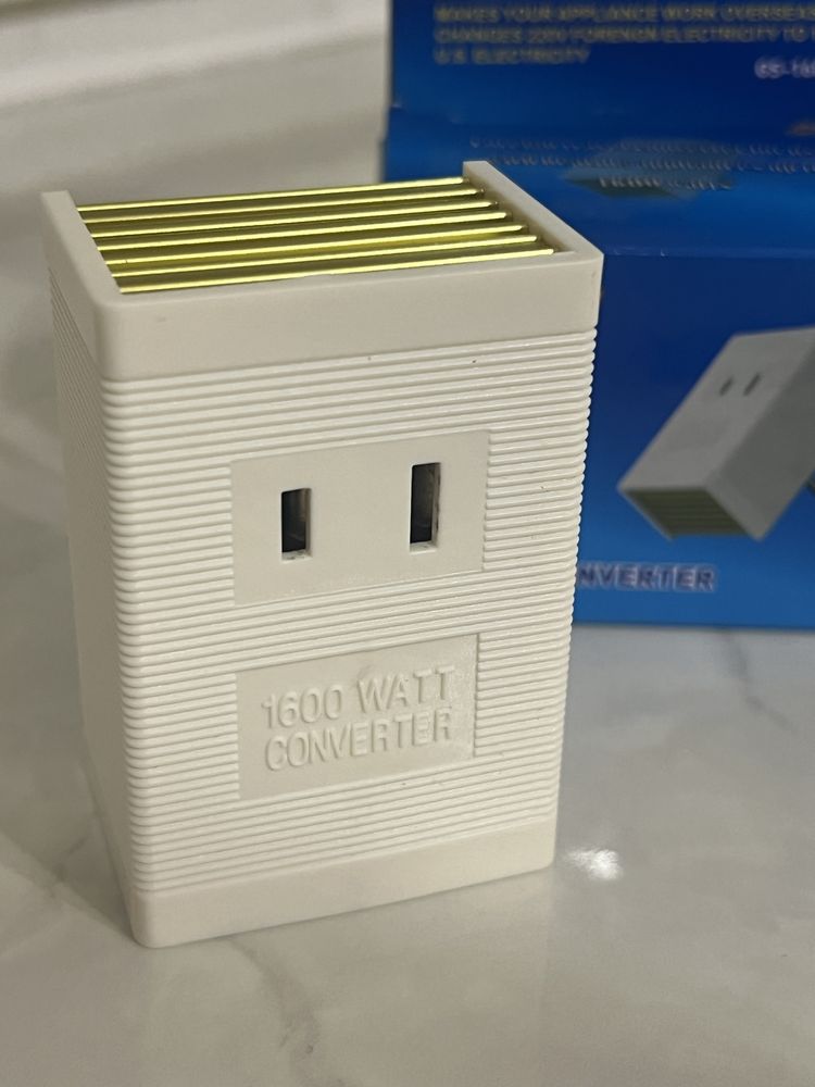 Понижувач напруги з 220 на 110/120V 1600W ,конвертер ,перетворювач.