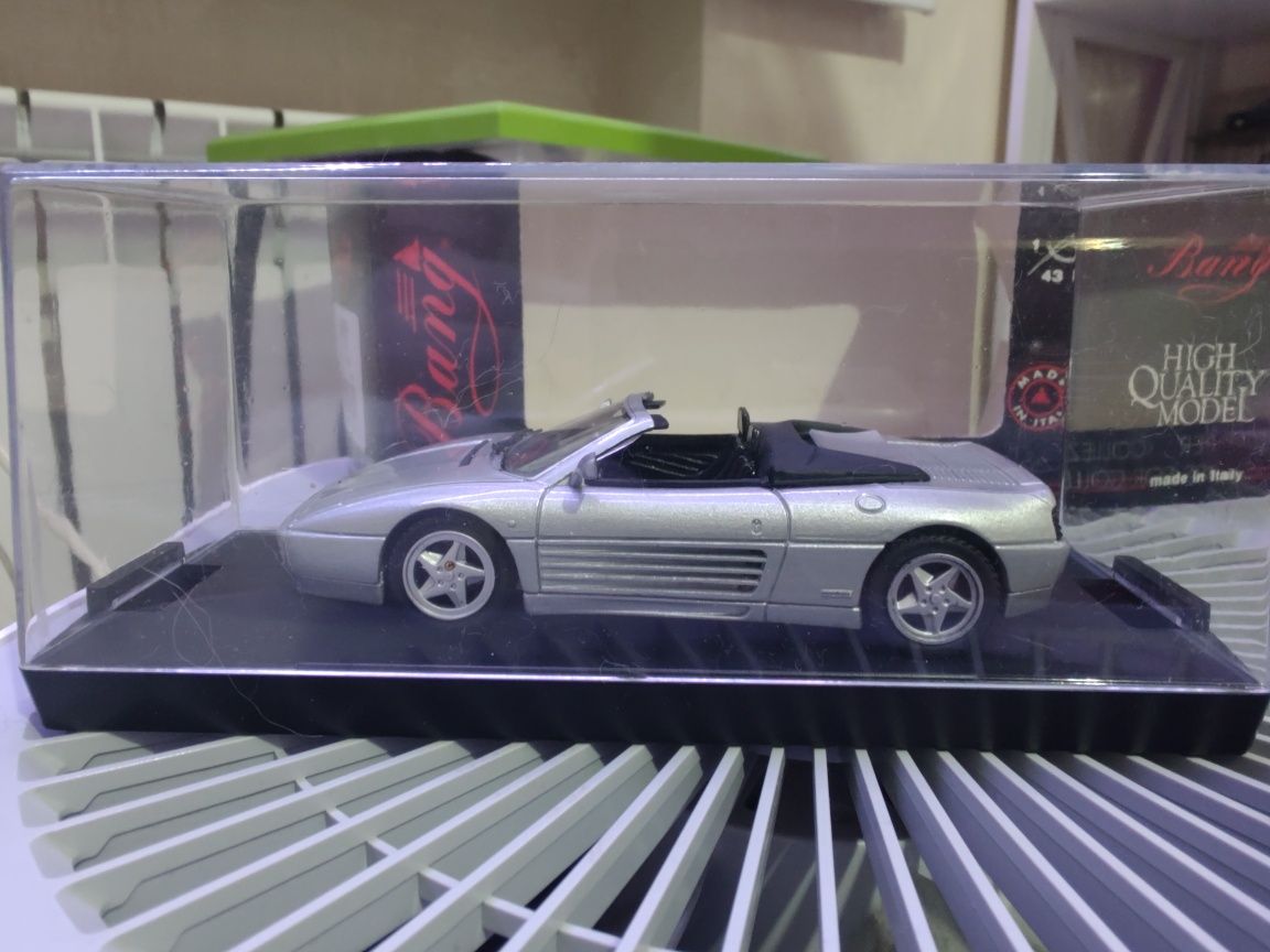 Маштабна модель Ferrari 348 spider. Bang. 1:43