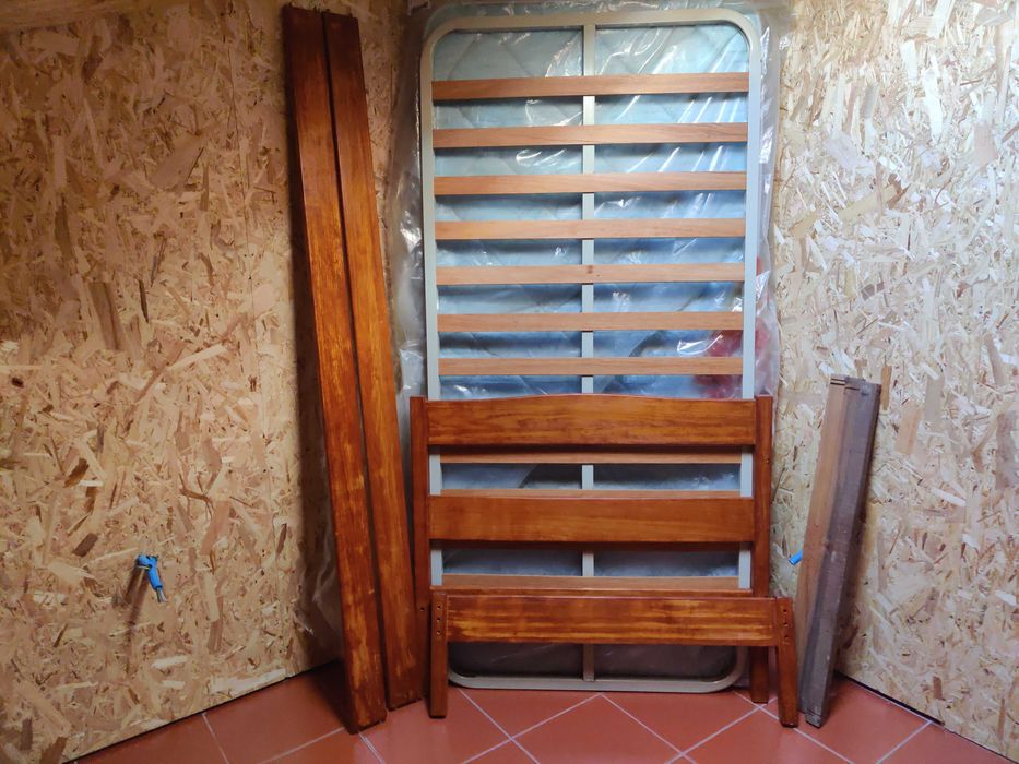 Cama de solteiro com colchão