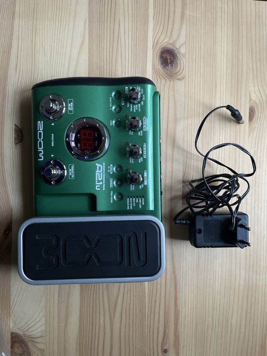 Pedaleira de efeitos acústicos Zoom A2.1u