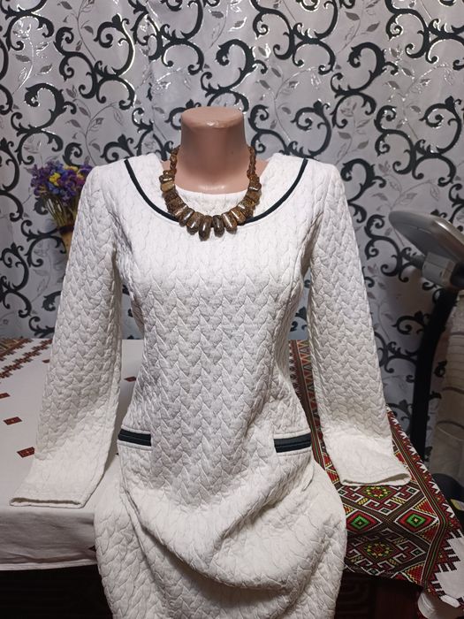 Тепла жіноча сукня