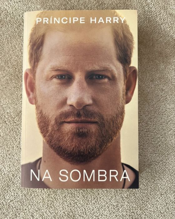 Livro principe Harry - Na Sombra